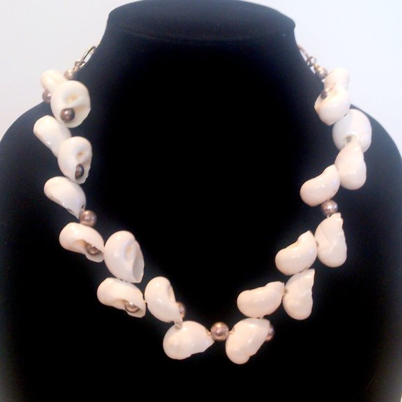 Designer MA Gaines Silver Tone Shell Necklace - Picture 1 of 4